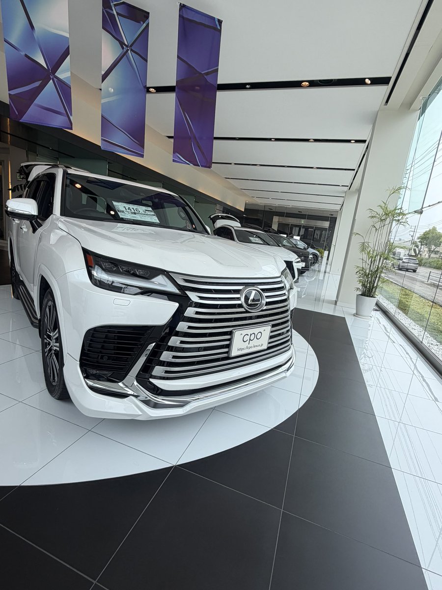 ebychikin's tweet photo. ただの付き添いでレクサスCPOへ
僕にはどの車も手が届きませんでした https://t.co/TVCinOTPoi