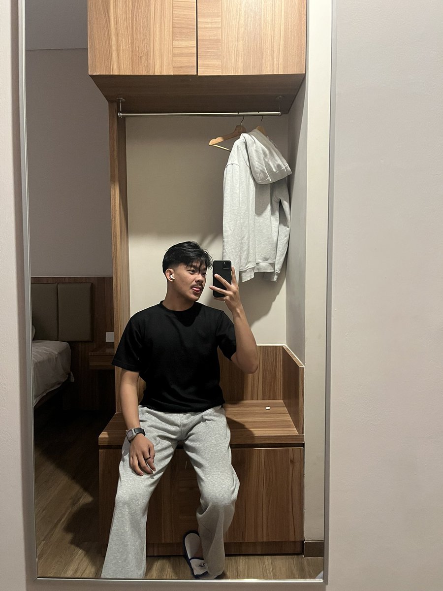 nugss222's tweet photo. Man in the mirror #makassar #Makassar https://t.co/M5NRiNa2lH