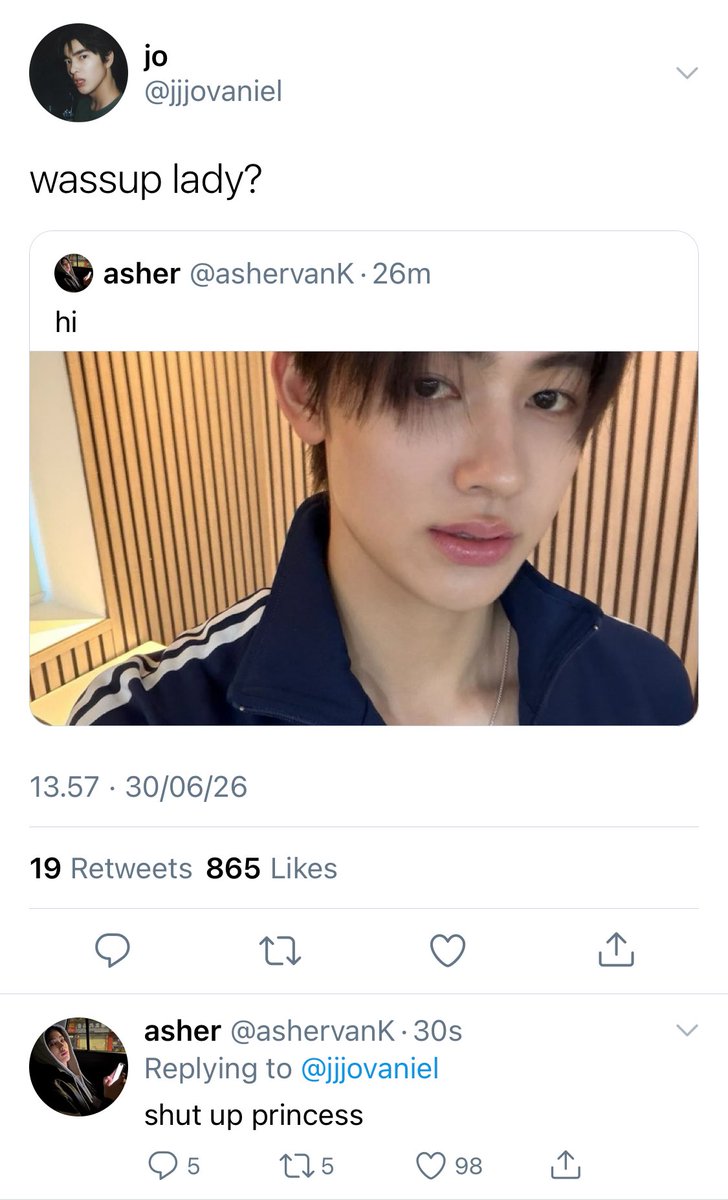 xforyayaa's tweet photo. a keonhyeon six tweets au 

si gila dan psikiater kesayangannya https://t.co/j2LfZrVAQI