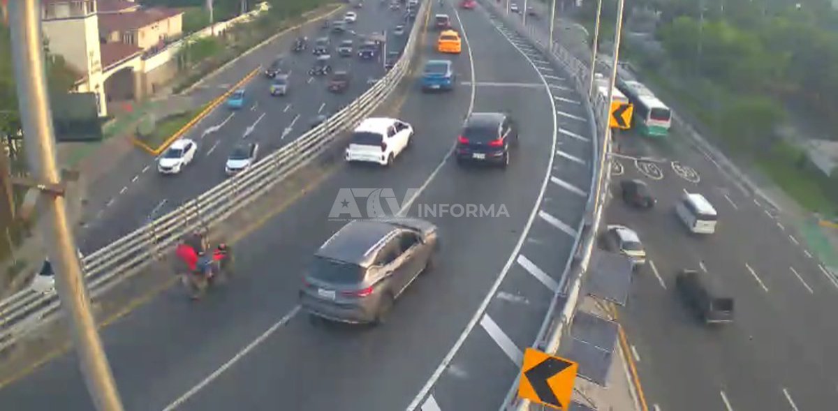 ATVInforma's tweet photo. #ATVInforma | Desde el sistema de videovigilancia del #CMVS se observa el flujo vehicular en distintos puntos de la Av. Samborondón.
⚠️Conduzca con cuidado y respete las señales de tránsito. https://t.co/y4VMnnSjTs