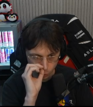 Albert_Tzy's tweet photo. @Caedrel was doing a Löw classic???? LO https://t.co/HuKUVEofKu
