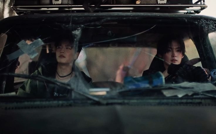 2minlurve's tweet photo. seungmin will always be minhos passenger princess in every universe :( https://t.co/CBzAU7OLGi