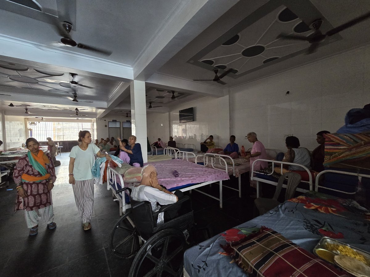 SRKClubDelhi's tweet photo. @iamsrk @gaurikhan @RedChilliesEnt @pooja_dadlani @KarunaBadwal @8ellaM @BilalS158 Inspired by the values of love, compassion, and humanity that Shah Rukh Khan stands for, SRK Club Delhi celebrated this special occasion with the elderly, creating memories filled with happiness and warmth. โค๏ธ๐
A small gesture, a million smiles.
#34YearsOfSRK #KingKhan #SRK https://t.co/2dkDSmvnxo