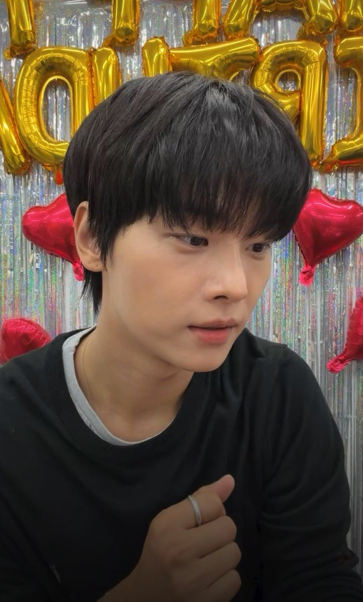 hello90063's tweet photo. 리듬타는 오빠 보고있는 옆모습도 엄청 이뿌다 ㅜ https://t.co/bWi64Yf125