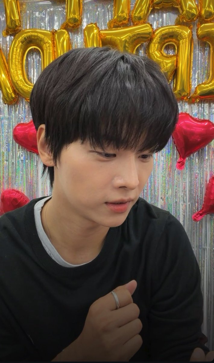 hello90063's tweet photo. 리듬타는 오빠 보고있는 옆모습도 엄청 이뿌다 ㅜ https://t.co/bWi64Yf125