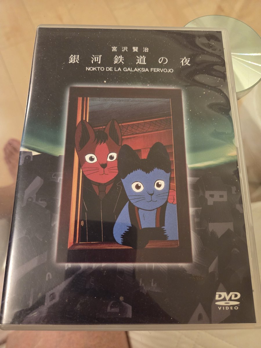 kujira155's tweet photo. 銀河の一票を見て昔買った銀河鉄道の夜のDVDを思い出した
久しぶりに取り出して見ると映画のフィルムが入っている
カンパネルラとジョバンニ
この美しい映画を映画館で観たくなった https://t.co/rvGf3F32V0