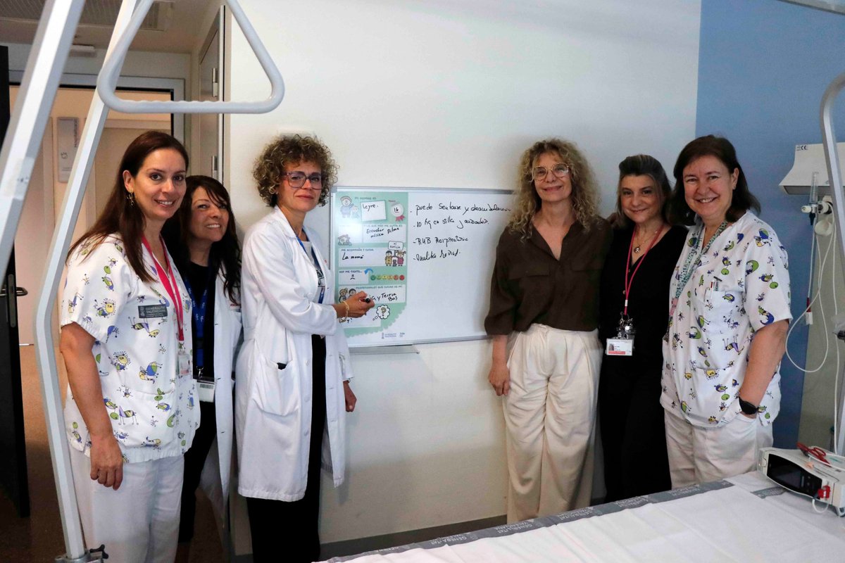 HospitalLaFe's tweet photo. 🏥🧒Pacientes de cirugía pediátrica del @HospitalLaFe estrenan pizarras viniladas en sus habitaciones.
Esta iniciativa pretende favorecer un espacio de interacción accesible y facilitar la comunicación de manera sencilla y divertida con los sanitarios.
🔗https://t.co/2W1u8Jpkxo https://t.co/HMlFtBVN18