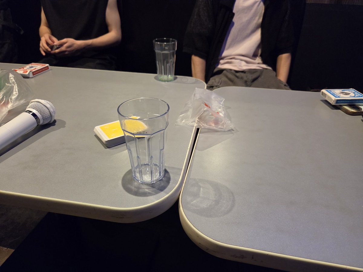 oumc_2026's tweet photo. 【マジックサークルあるある】
どこにでもカードもってきちゃう

#阪大奇術研究会 https://t.co/b5W5QVP2tR