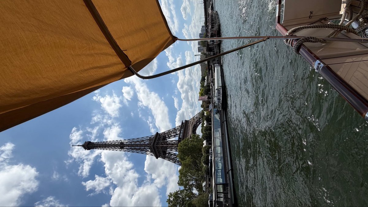 rosieurgod's tweet photo. จะตายกับ paris vibes ว่ะ โคตรจะ romantic date https://t.co/7NZitZNXXr