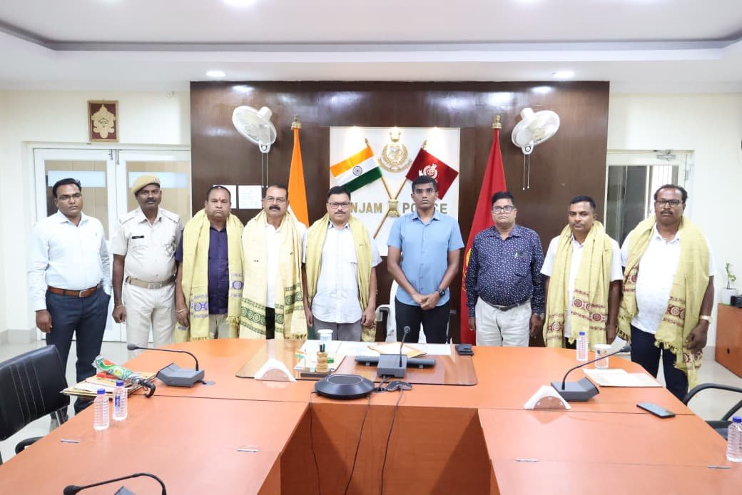 sp_ganjam's tweet photo. Ganjam Police extends its heartfelt gratitude and best wishes to the following personnel on their superannuation retirement:

• Sri Pradeep Kumar Mohapatra, SI of Police
• Sri Bhakta Charan Mukhi, SI of Police
• ASI/175 Surya Narayan Behera
• C/204 Rama Chandra Sahu
• C/308 Sadananda Behera
• C/312 Karunakar Sabar

We sincerely thank them for their dedicated and distinguished service to the Police Department and the people of Ganjam. Wishing them a healthy, happy and fulfilling retired life.

Thank you for your service.