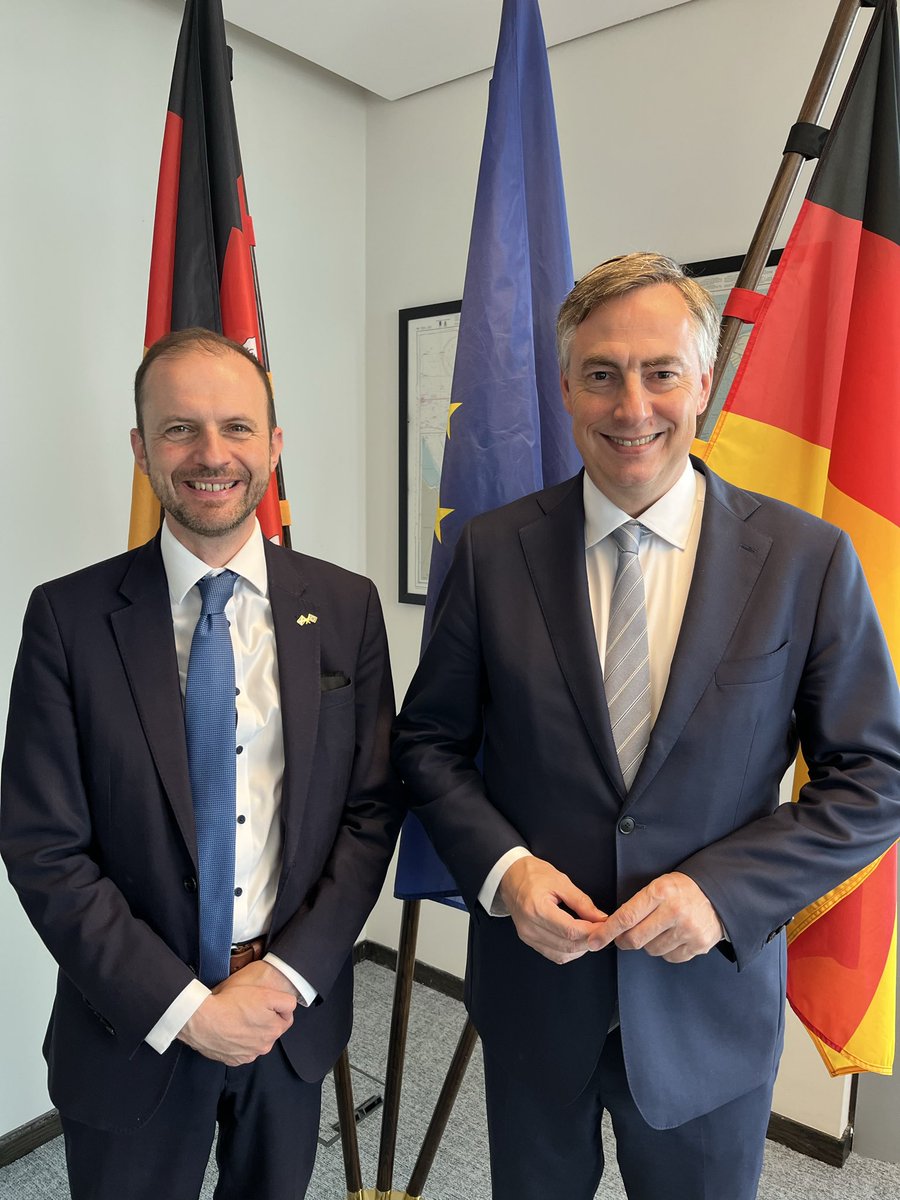 davidmcallister's tweet photo. Good exchange with @StephenGethins on strengthening cooperation between #Scotland and the #EuropeanUnion. We discussed how our partnership on security, energy and research can benefit citizens on both sides. https://t.co/KNVRCu3Fh3
