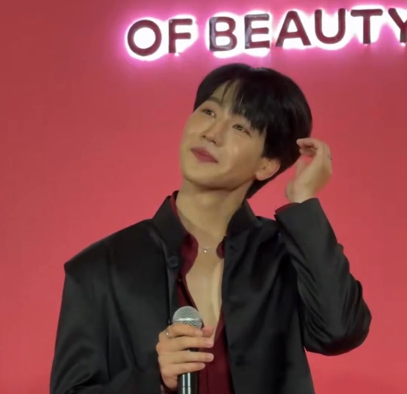winnythewar's tweet photo. จริตนี้ใครก็สอนไม่ได้นะ 
 ชีคือ  Top of beauty จริง ๆ https://t.co/JorLjiSK7e