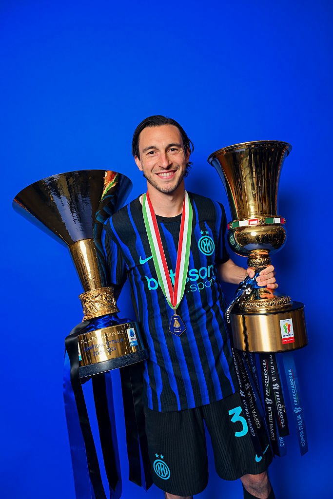 InterClubGT's tweet photo. Se confirman las primeras salidas del @Inter por vencimientos de contratos:

-Stefan De Vrij
-Yann Sommer
-Matteo Darmian
-Francesco Acerbi

Una movida esperada de cara al rejuvenecimiento de la plantilla.

Nada más que palabras de agradecimiento y honor a los cuatro 🖤💙 https://t.co/QCl23JKFly