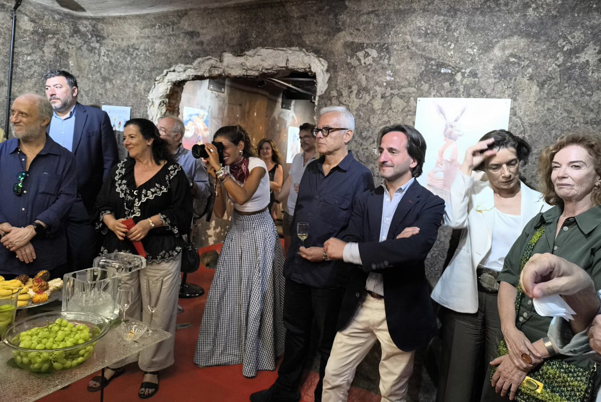 UruguayPortugl's tweet photo. 🇺🇾🎨 La Embajada de Uruguay en Portugal inauguró en Lisboa la exposición "ZOO" del artista uruguayo Horacio Guerriero #Hogue, destacada propuesta de arte contemporáneo que acerca la creatividad uruguaya a Portugal.
Ganador del Concurso Internacional #Sardinhas2026 🇺🇾🇵🇹 https://t.co/6o7jASs9zu