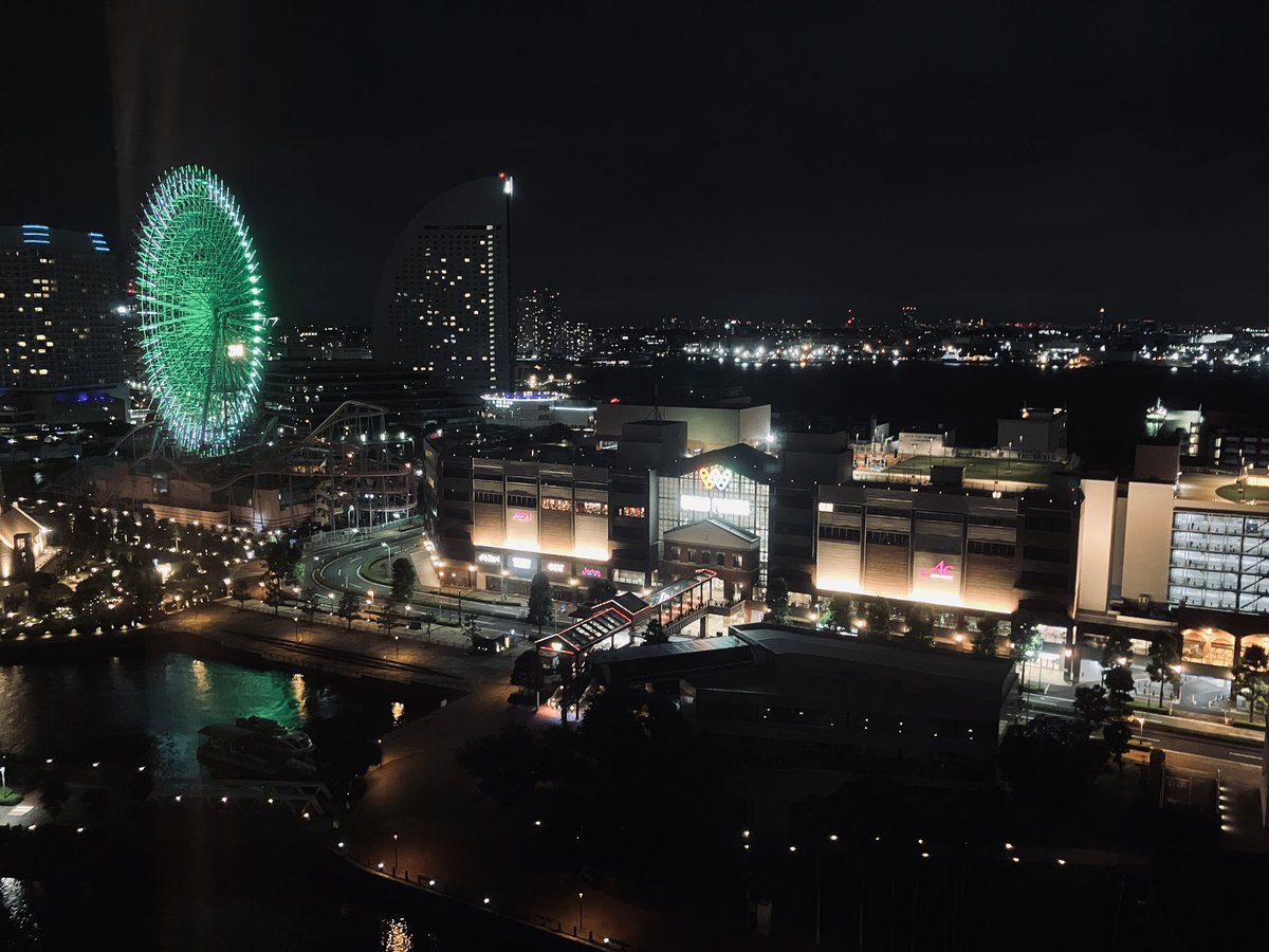 kaoru_mitra's tweet photo. 後半は杖剣の横浜組とオフ会！
2日目の夜に居酒屋で合流🍻
お初メンバーで緊張したけど楽しかった！😆
初のダーツバーで爆笑したり、みなとみらいの夜景堪能したり、中華街で食べ歩きしたりで横浜も満喫！
最後に記念撮影ﾊﾟｼｬｯ! Σp[【◎】]ω･´)

みんなありがとうー！またやろ！❀.(*´▽`*)❀. https://t.co/gAIdTbwgTW