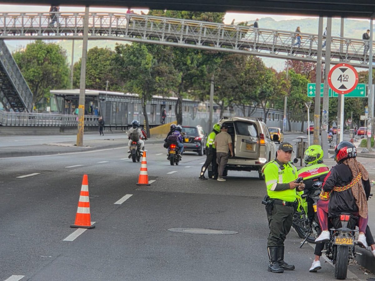 Policía de Tránsito Bogotá tweet media