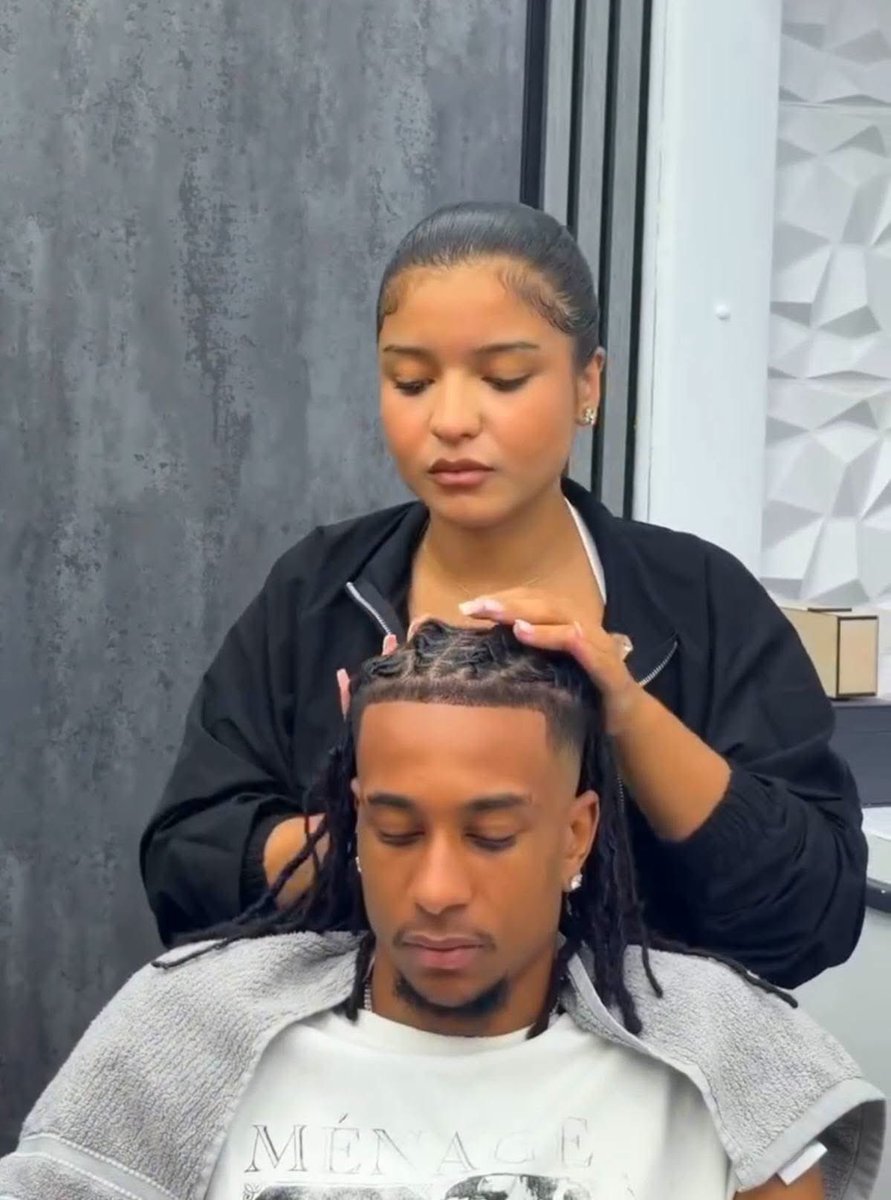 MichealOlise_'s tweet photo. 💇‍♂️🔥 https://t.co/kLSZBslYrd