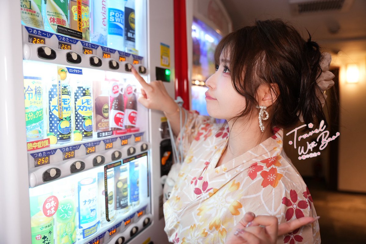 Baobao_821's tweet photo. Last few hours to grab my Japan photobook Travel with Bao 🌸✨
🇭🇰🇲🇾🇸🇬:
https://t.co/u519BL700q
🌍 :
https://t.co/qmYK8mu39z https://t.co/X9R54a0o5w