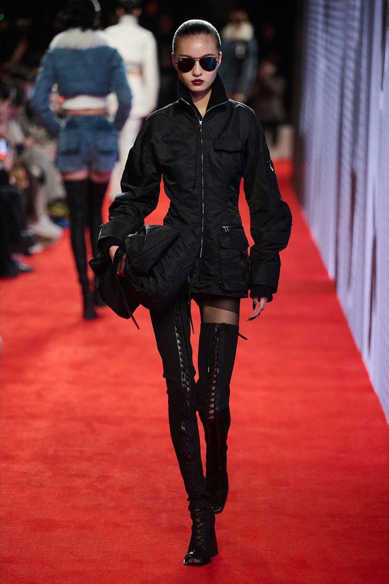byMadeStudio's tweet photo. 🚨Markgong Fall Winter 2023 rtw https://t.co/2pSwOtto6W