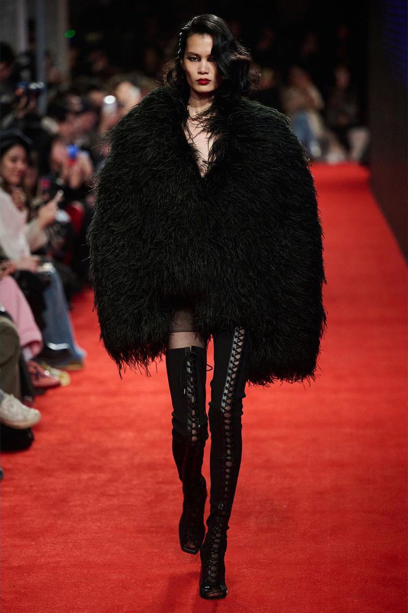 byMadeStudio's tweet photo. 🚨Markgong Fall Winter 2023 rtw https://t.co/2pSwOtto6W