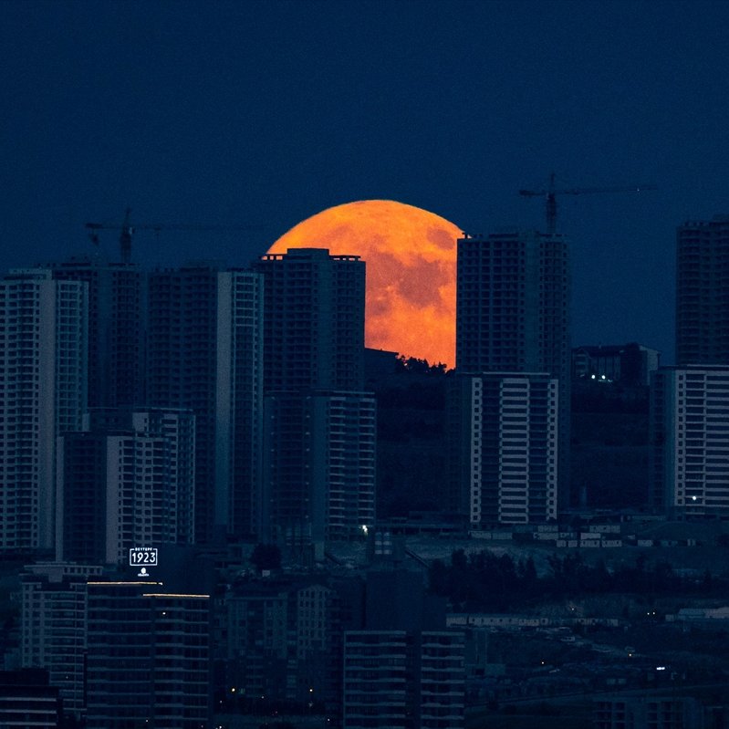 pusholder's tweet photo. Ankara'da dün akşam. https://t.co/LJN0pIsmk6