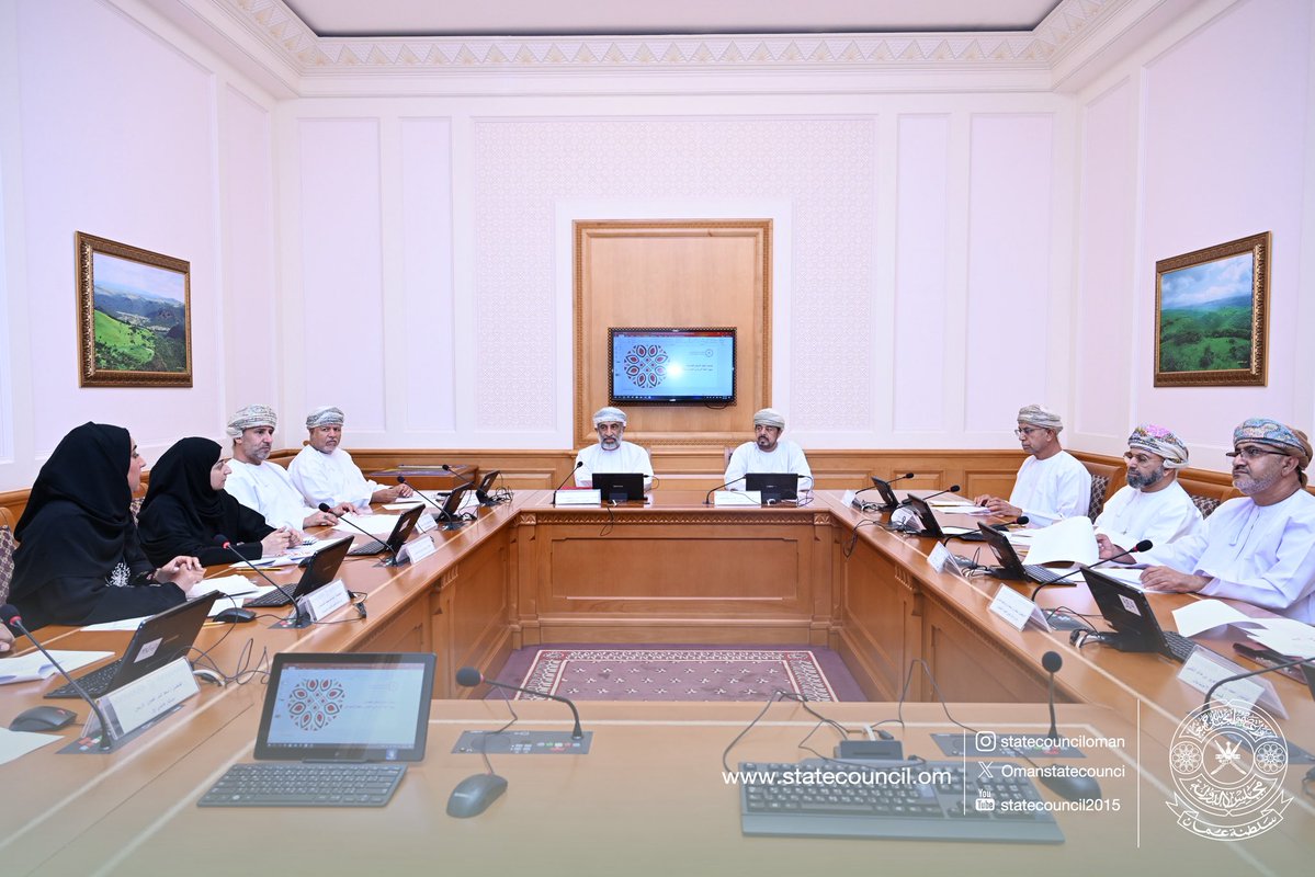 OmanStateCounci's tweet photo. لاستعراض الجوانب التنظيمية والإجرائية المرتبطة بتنفيذ الأحكام القضائية..

▪️ اللجنة القانونية بمجلس الدولة تستضيف عدداً من مسؤولي البنك المركزي العُماني، في إطار مناقشة مقترح دراستها بشأن : «تنفيذ الأحكام القضائية: التحديات والحلول». https://t.co/UBqI8RnagB