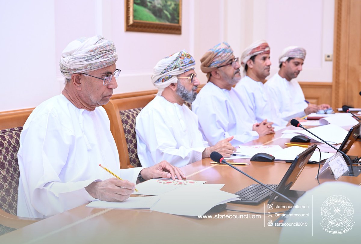 OmanStateCounci's tweet photo. ▪️وتناولت الاستضافة عدداً من المحاور، أبرزها:
➢ التحديات التي تواجه تنفيذ الأحكام القضائية وقرارات قضاة التنفيذ في مختلف أنواع الدعاوى.
➢ مدى فاعلية الربط الإلكتروني بين الجهات ذات العلاقة بتنفيذ الأحكام القضائية.
➢ المقترحات التشريعية والإجرائية الكفيلة بتسريع إجراءات التنفيذ وتعزيز كفاءتها.
➢ تبادل المرئيات والمقترحات الداعمة لتطوير منظومة تنفيذ الأحكام القضائية، بما يسهم في تحقيق مستهدفات الدراسة.