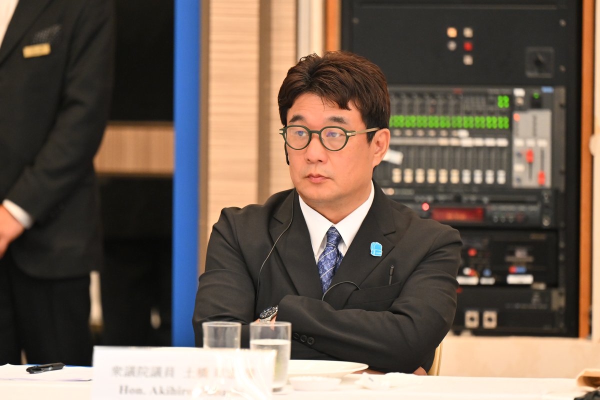 a_dobashi's tweet photo. 先日、ユニセフ議員連盟の会合に出席しました。
紛争や自然災害で苦しむ子どもたちへの支援は、本当に重要だとあらためて感じました。必要な支援が一人でも多くの子どもに届くよう、寄付や国際協力の役割は大きいと思います。
一方で、ユニセフに寄せられた寄付が最大限に活かされるよう、コスト削減や業務効率化など、改善が図られているのか、という点にも関心を持ちました。
また、支援を続けることはもちろん大切ですが、紛争や極度の貧困そのものを減らさなければ、厳しい環境に置かれる子どもたちが生み出され続けます。
子どもを支える支援と同時に、その根本原因にどう向き合い、解決していくのかについても、引き続き考えていきたいと思います。