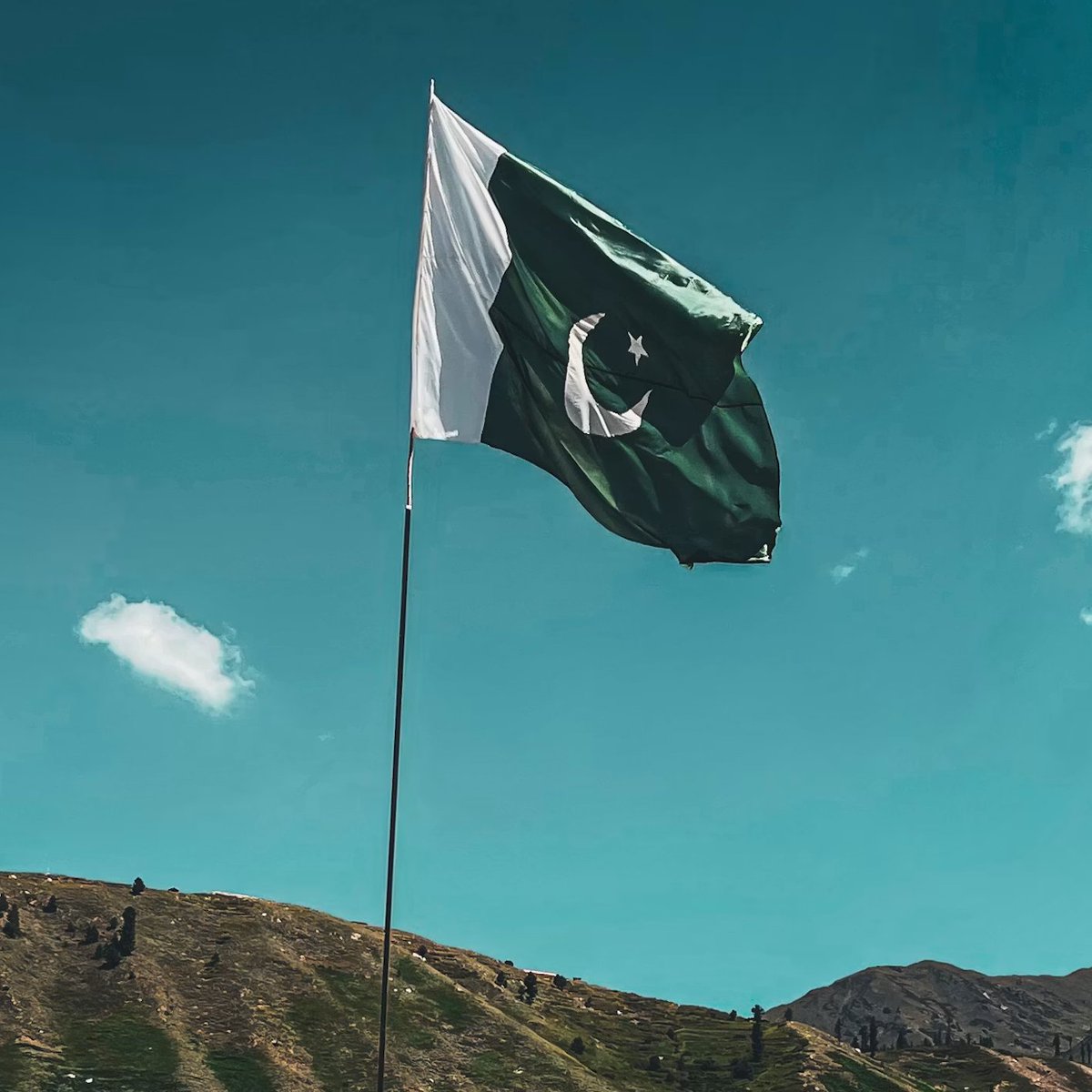 jacksonhinkle's tweet photo. 🇵🇰🇨🇳 Pakistan and China have signed a deal to build a lithium-ion battery plant in Karachi's Korangi Industrial Area. 

Initial output will be around 2,000 batteries per month. https://t.co/kHp2a8Xee0