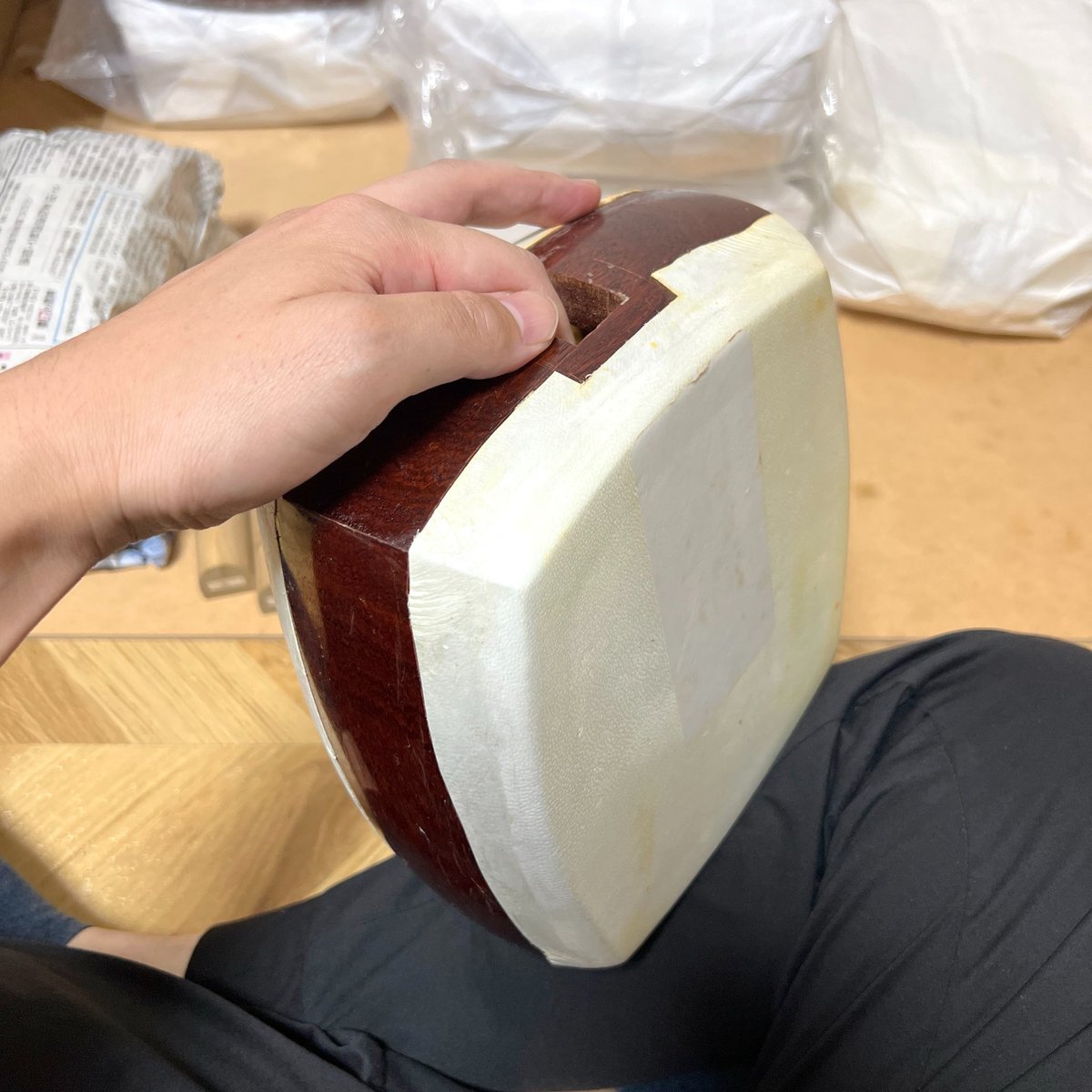 tsuyoshi_fuse's tweet photo. ぱっと見、津軽の胴かと思ったら二分大の胴でした。皮の耳を長く残すとどうしても津軽っぽく見えますね。

分かる人にしか分からない内容で申し訳ないです。
思い込み厳禁ということで取り急ぎ。 https://t.co/1mxauKcvYR