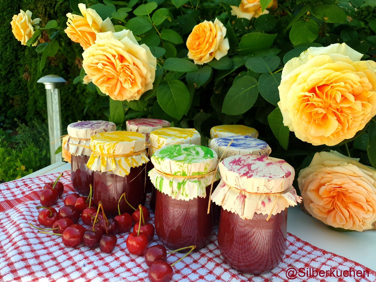 Silberkuchen's tweet photo. Natur pur : Gartenkirschen ganz ohne Zucker eingekocht ! #kirschen #einkochenzeit #vorrat #foodphotography #livepic #liveausdemgarten #foodblog #gesundeernährung #healthyfood #selbstgepflanzt #selbstgeerntet #selbstgemacht #homemade #picoftheday #garten #gartenliebe #bio #news https://t.co/naaTghi1V2