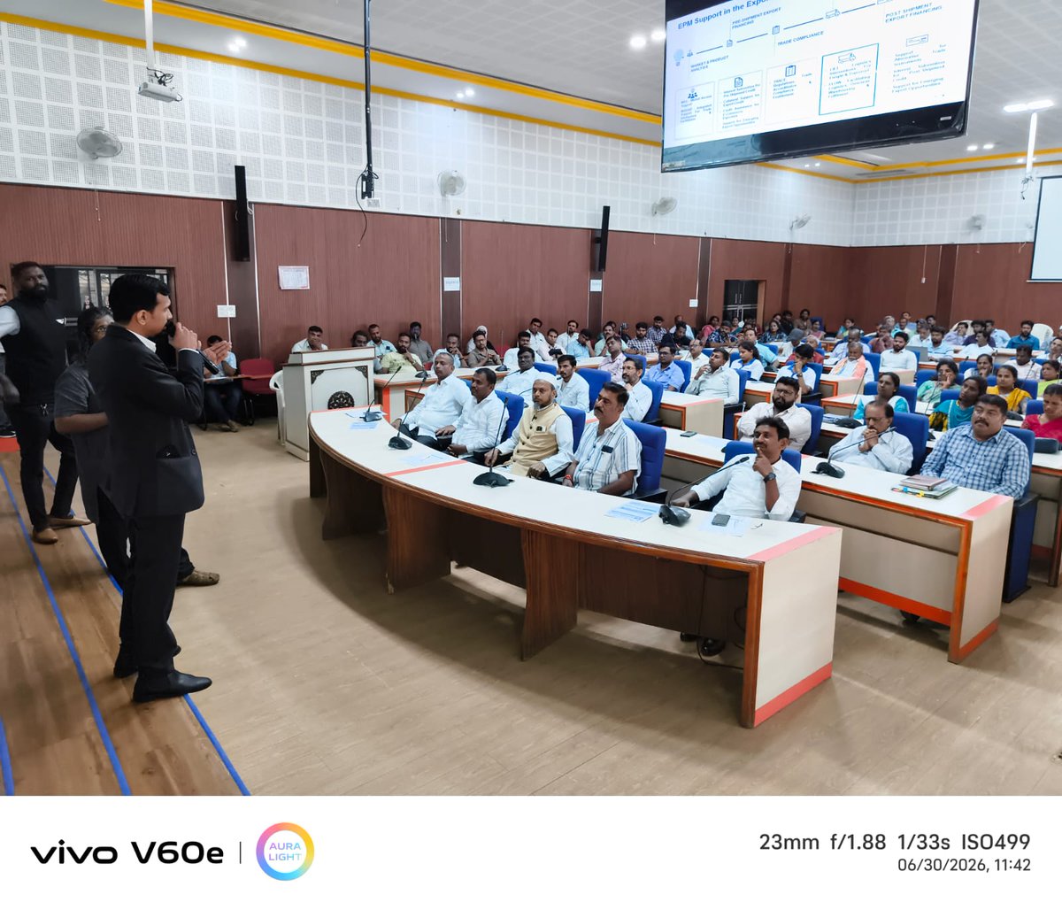 dgftindia's tweet photo. The Office of the Additional DGFT, Bengaluru, along with EPCH, organized an Export Awareness &amp; Training Programme in Kolar district on the Export Promotion Mission, e-Trade Connect Portal &amp; FTAs. Over 150 participants attended the session. #DGFT #EPCH #Exports #MSME #Kolar #FTA https://t.co/AssRdPgU1K