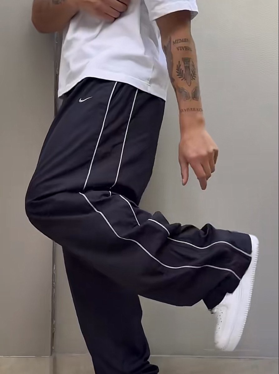 CaminoTV's tweet photo. vraiment les pant nike technique noir c'est trop efficace 

https://t.co/PfXbtxuSE9 70€▶️49€

#LESPROMOSCAMINO https://t.co/vVrWVZLShF
