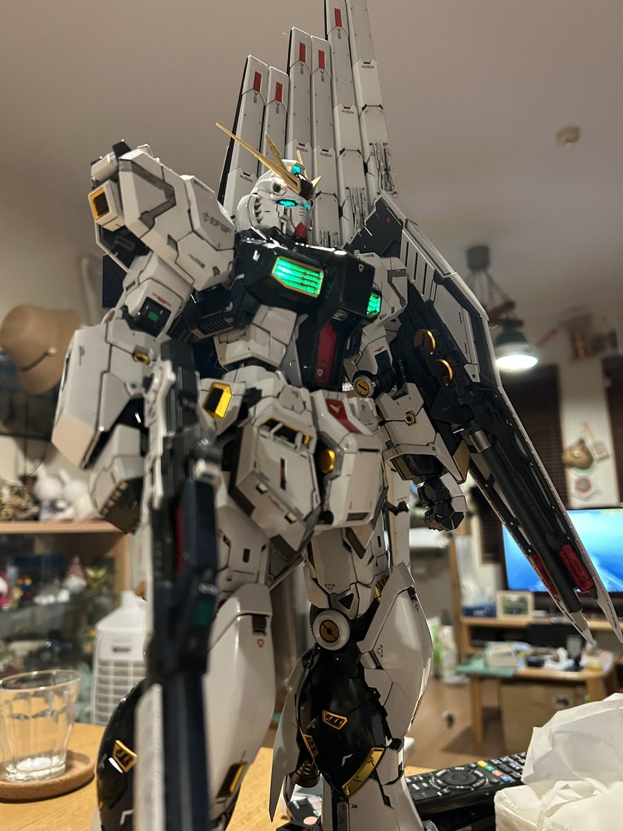 hatiyuky's tweet photo. #今月作ったプラモ晒そうぜ
#ガンプラ好きと繋がりたい　
#プラモデルライフ　
PGのνガンダム！
HGのグフです！PGνガンダム完成の達成感はすごかったです！ https://t.co/Ej0qf5u52v