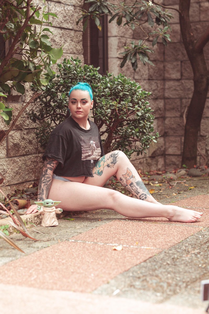 NZsHottest's tweet photo. Blue hair, Star Wars vibes, and playful character energy. Geek culture meets confident, relaxed style. 🌌✨
#GeekStyle #StarWarsVibes #BlueHairDontCare #CosplayInspired #PlayfulShoot https://t.co/w8Emv9TDOY