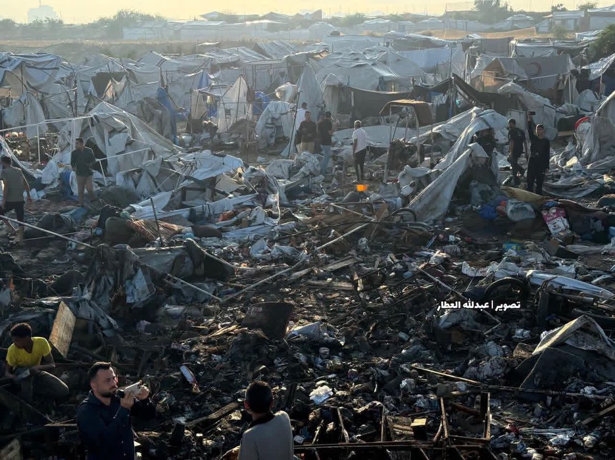 PalPress24's tweet photo. This is how the tents of displaced families were burned after being bombed with tons of missiles by Israeli warplanes. https://t.co/wLRS96Ty2E