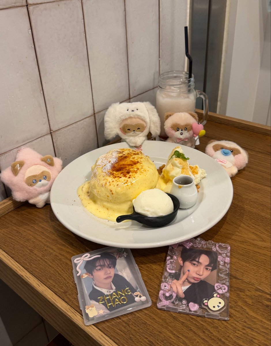 intangiblemiffy's tweet photo. almost at k-arena but i rly had to stop on the way for pancakes bc work was so busy i didn’t get to eat before leaving 🥹 me and all my babies refueling before concert c u soon and2ble https://t.co/436BjSdgNC
