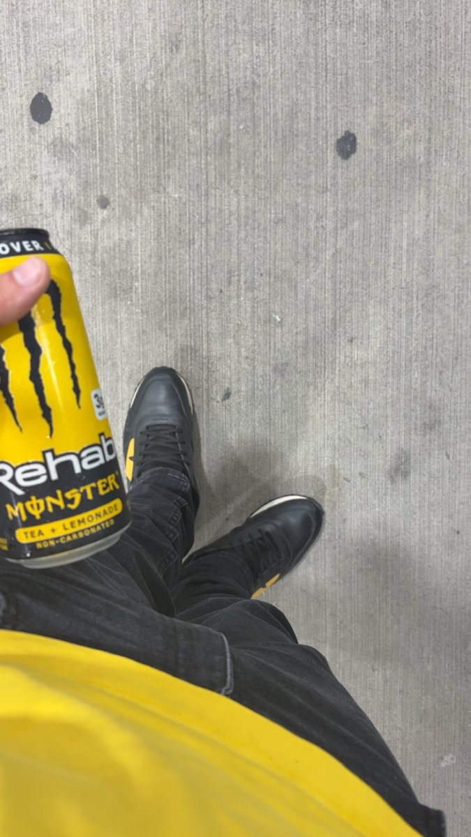 gN_achuma's tweet photo. #monster w the black n yellow https://t.co/iybopojAv9