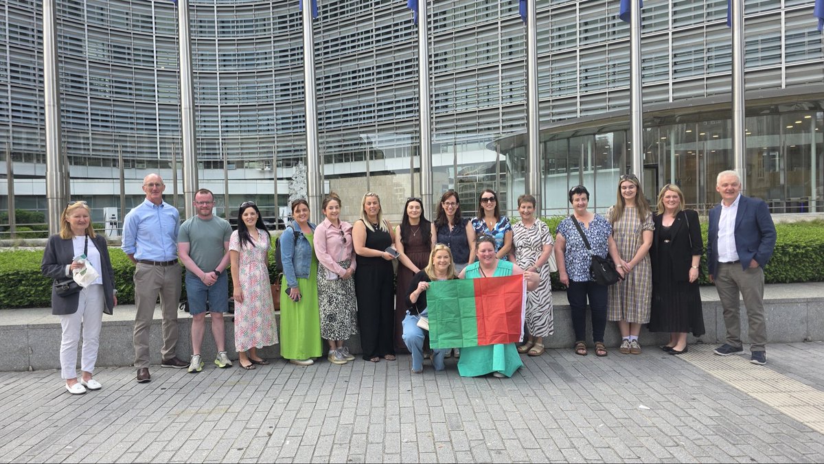 eurireland's tweet photo. Greetings from the Irish teachers group on a study visit to Brussels 🇪🇺🇮🇪 
#ExploretheEU https://t.co/uUSVxQ9KUO