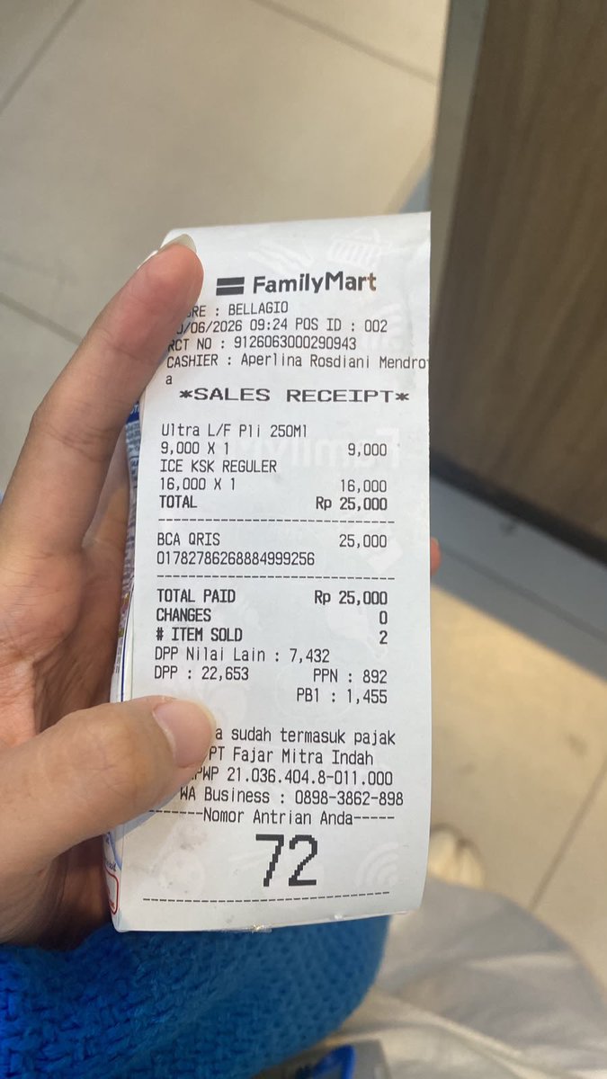 beningben's tweet photo. Beli susu ultra baru bgt buka, basiiiii :( gimana niii @FamilyMart_ID @mymilk_id https://t.co/1qlU0HRWHz