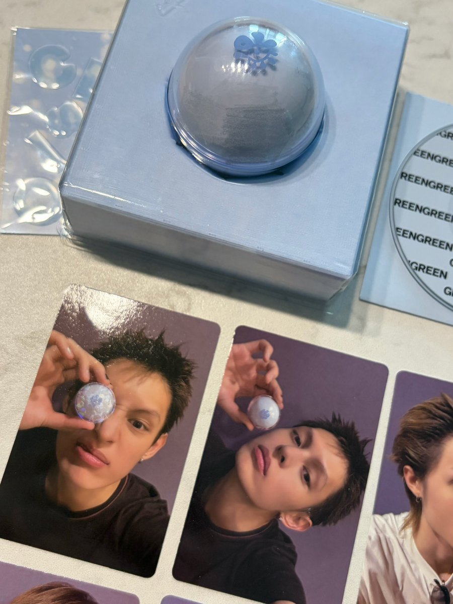 zhaoyufinesheyt's tweet photo. James blue lips lip balm ver pcs 😭🫶#JAMES #제임스 https://t.co/ed569awzWR