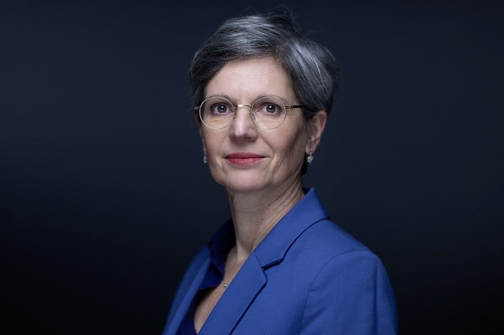 actuetpolitique's tweet photo. 🚨‼️🇫🇷 URGENT - Sandrine Rousseau appelle les écologistes à « soutenir la candidature de Jean-Luc Mélenchon » à l’élection présidentielle. (Direct) https://t.co/BRq4m5BGWj
