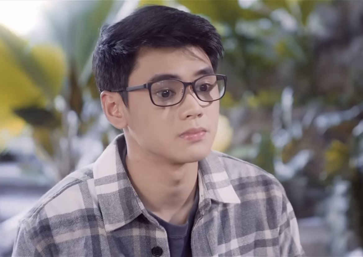 aisaeyaah's tweet photo. bahala kayo basta para siyang pang highschool crush, sobrang cutie kaya. nasasabi lang naman yan kase ang hot niya ngayon asdhjghjhxfh https://t.co/B25JbMGxYR