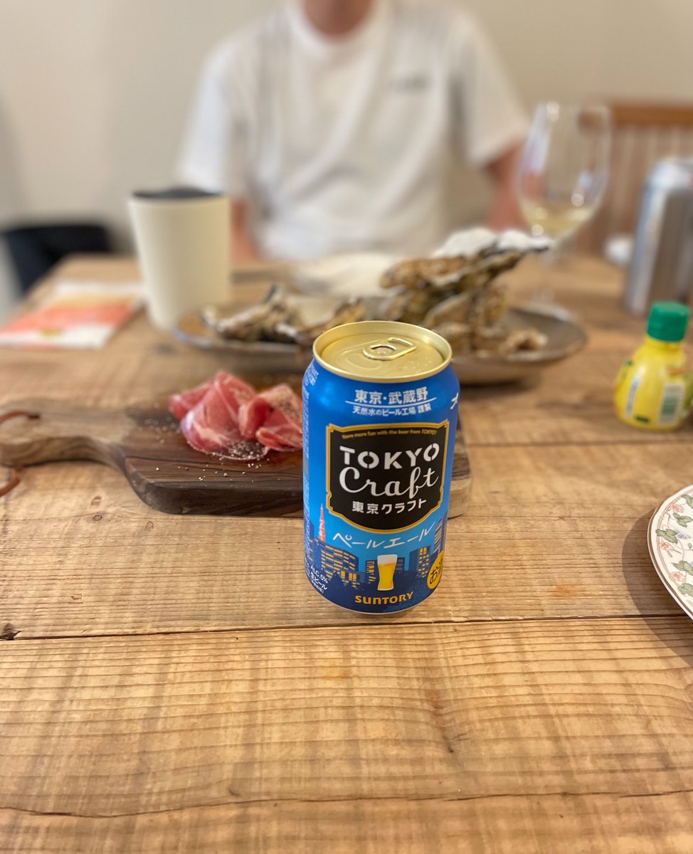 Fin3_R's tweet photo. ちょっと前の休日

先輩のおうちで宅飲み
牡蠣に生ハム、コンフィ美味しかった🦪 https://t.co/cqrbCJToy2