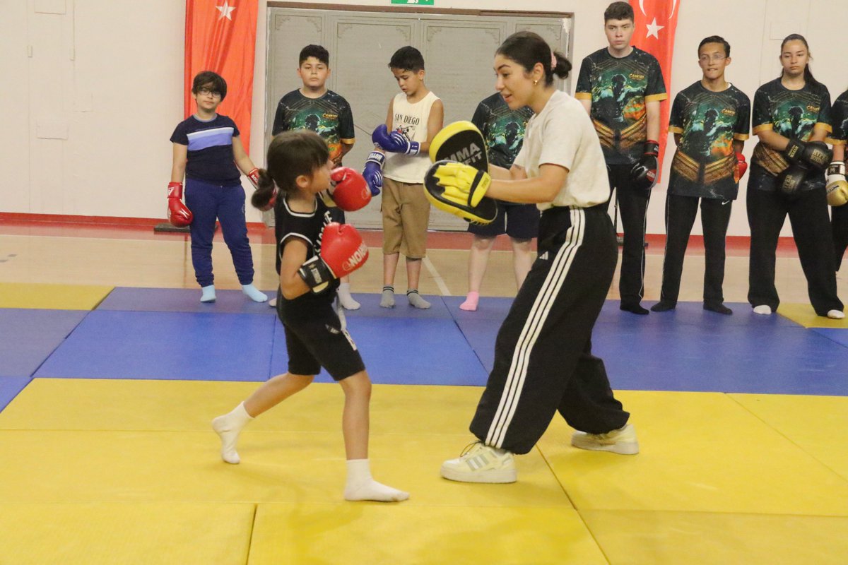 GSB_Cankiri's tweet photo. 📌GSB YAZ SPOR OKULLARINDA HEYECAN BAŞLADI!.

☀️İl Müdürlüğümüz bünyesinde her yıl binlerce çocuğa kapılarını açan GSB Yaz Spor Okulları, bu yaz da coşkulu bir açılış töreniyle start aldı.
@OA_BAK @gencliksporbak https://t.co/t54eJz2wbN