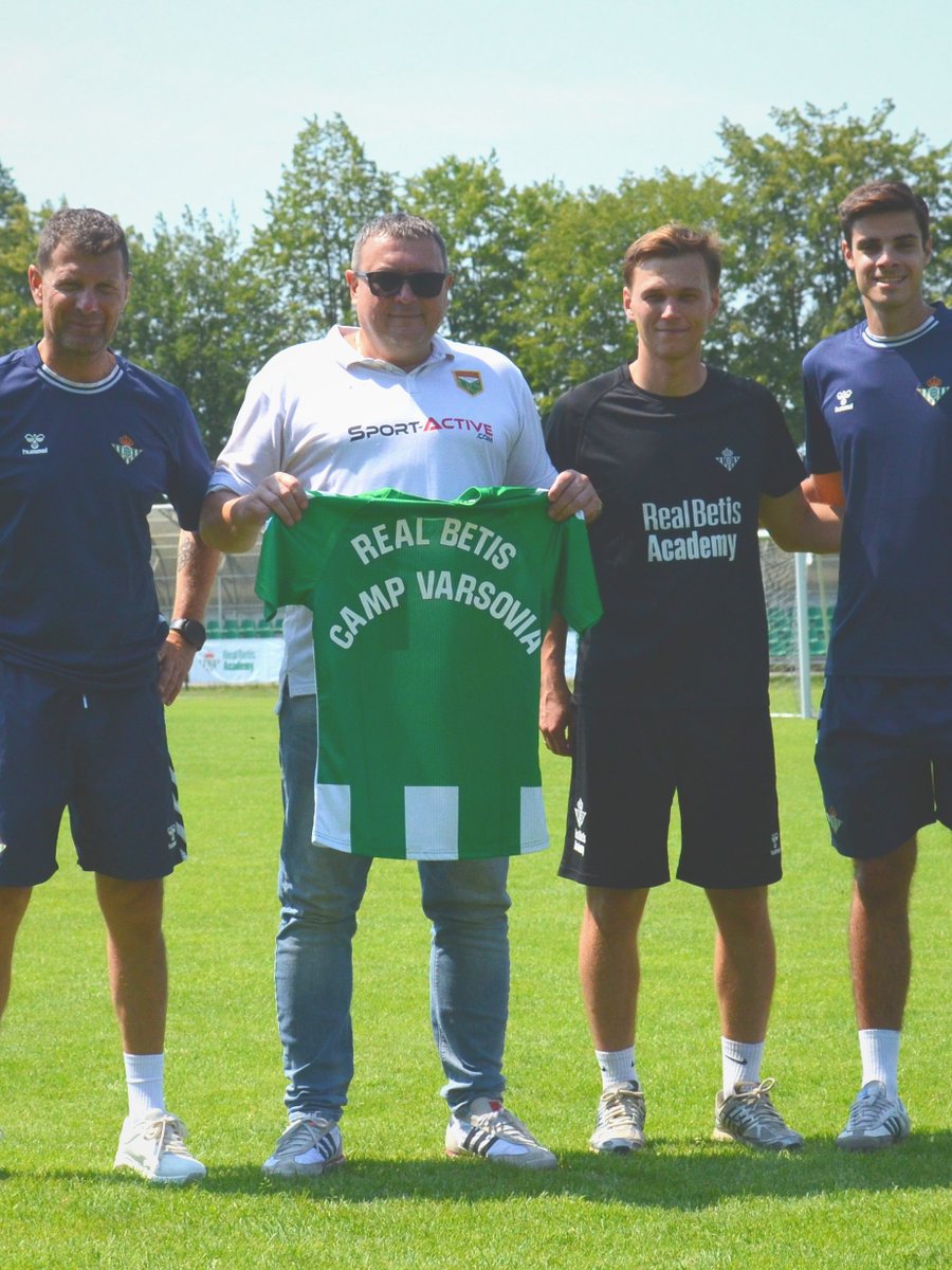BetisAcademy's tweet photo. ✈️🌎¡Polonia... ya estamos aquí! 🇵🇱😁

⚽ Comienza la aventura de #RealBetisCampWarsaw, donde formamos en estos días a jugadores de 8 a 16 años inculcando la metodología y los valores del @RealBetis 🤍💚 https://t.co/SfTC7JMUAb