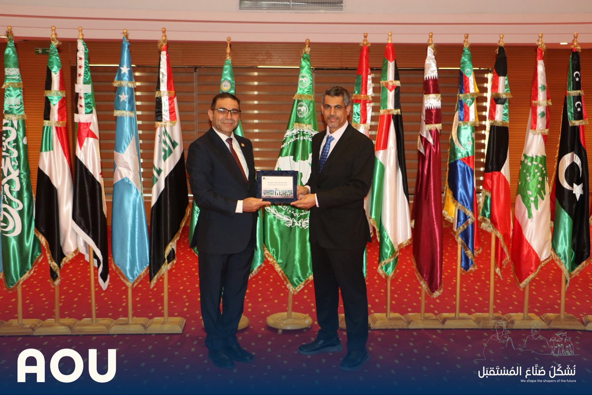 aou_oman's tweet photo. شارك الأستاذ الدكتور محمد البادي، رئيس الجامعة العربية المفتوحة بسلطنة عُمان، في أعمال المؤتمر الدولي للتعليم العالي والبحث العلمي والابتكار في منطقة البحر الأبيض المتوسط، الذي نظمته المنظمة العربية للتربية والثقافة والعلوم (الألكسو) في الجمهورية التونسية خلال الفترة من 23 إلى 24 يونيو 2026، وذلك تلبيةً لدعوة رسمية من المنظمة، في إطار تعزيز التعاون الأكاديمي وتبادل الخبرات بين مؤسسات التعليم العالي في المنطقة.

وشارك رئيس الجامعة في جلسة حوارية بعنوان «التعليم العالي والاستدامة»، ناقشت دور مؤسسات التعليم العالي في تحقيق أهداف التنمية المستدامة، حيث استعرض تجربة الجامعة العربية المفتوحة بوصفها نموذجًا رائدًا في التعليم المرن والمفتوح، ودورها في توسيع فرص الوصول إلى التعليم العالي لمختلف فئات المجتمع، ولا سيما الفئات الأقل حظًا، من خلال توظيف التقنيات الحديثة وأنماط التعلم المرن والمفتوح.

كما تناولت الجلسة إسهام نموذج الجامعة العربية المفتوحة في تحقيق أهداف التنمية المستدامة، ولا سيما الهدف الرابع المتعلق بضمان التعليم الجيد المنصف والشامل للجميع، عبر توسيع فرص التعلم مدى الحياة، وتمكين المتعلمين، وتعزيز الشمولية، ودعم الابتكار وبناء القدرات بما يواكب متطلبات التنمية وسوق العمل.

وأكدت هذه المشاركة المكانة التي تحظى بها الجامعة العربية المفتوحة بوصفها إحدى المؤسسات الرائدة في التعليم المرن والمفتوح، وإسهامها في إثراء الحوار الدولي حول مستقبل التعليم العالي والبحث العلمي، وتبادل أفضل الممارسات في مجالي الابتكار والاستدامة.
