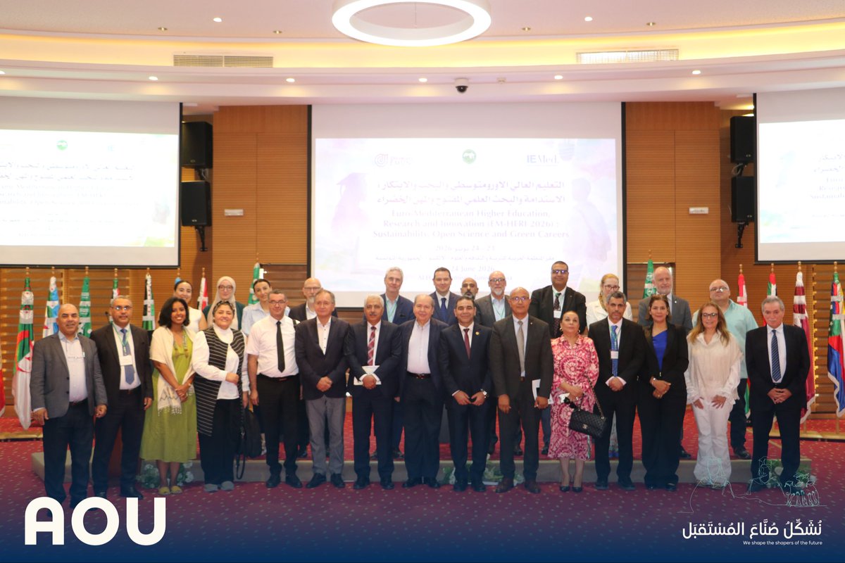 aou_oman's tweet photo. شارك الأستاذ الدكتور محمد البادي، رئيس الجامعة العربية المفتوحة بسلطنة عُمان، في أعمال المؤتمر الدولي للتعليم العالي والبحث العلمي والابتكار في منطقة البحر الأبيض المتوسط، الذي نظمته المنظمة العربية للتربية والثقافة والعلوم (الألكسو) في الجمهورية التونسية خلال الفترة من 23 إلى 24 يونيو 2026، وذلك تلبيةً لدعوة رسمية من المنظمة، في إطار تعزيز التعاون الأكاديمي وتبادل الخبرات بين مؤسسات التعليم العالي في المنطقة.

وشارك رئيس الجامعة في جلسة حوارية بعنوان «التعليم العالي والاستدامة»، ناقشت دور مؤسسات التعليم العالي في تحقيق أهداف التنمية المستدامة، حيث استعرض تجربة الجامعة العربية المفتوحة بوصفها نموذجًا رائدًا في التعليم المرن والمفتوح، ودورها في توسيع فرص الوصول إلى التعليم العالي لمختلف فئات المجتمع، ولا سيما الفئات الأقل حظًا، من خلال توظيف التقنيات الحديثة وأنماط التعلم المرن والمفتوح.

كما تناولت الجلسة إسهام نموذج الجامعة العربية المفتوحة في تحقيق أهداف التنمية المستدامة، ولا سيما الهدف الرابع المتعلق بضمان التعليم الجيد المنصف والشامل للجميع، عبر توسيع فرص التعلم مدى الحياة، وتمكين المتعلمين، وتعزيز الشمولية، ودعم الابتكار وبناء القدرات بما يواكب متطلبات التنمية وسوق العمل.

وأكدت هذه المشاركة المكانة التي تحظى بها الجامعة العربية المفتوحة بوصفها إحدى المؤسسات الرائدة في التعليم المرن والمفتوح، وإسهامها في إثراء الحوار الدولي حول مستقبل التعليم العالي والبحث العلمي، وتبادل أفضل الممارسات في مجالي الابتكار والاستدامة.