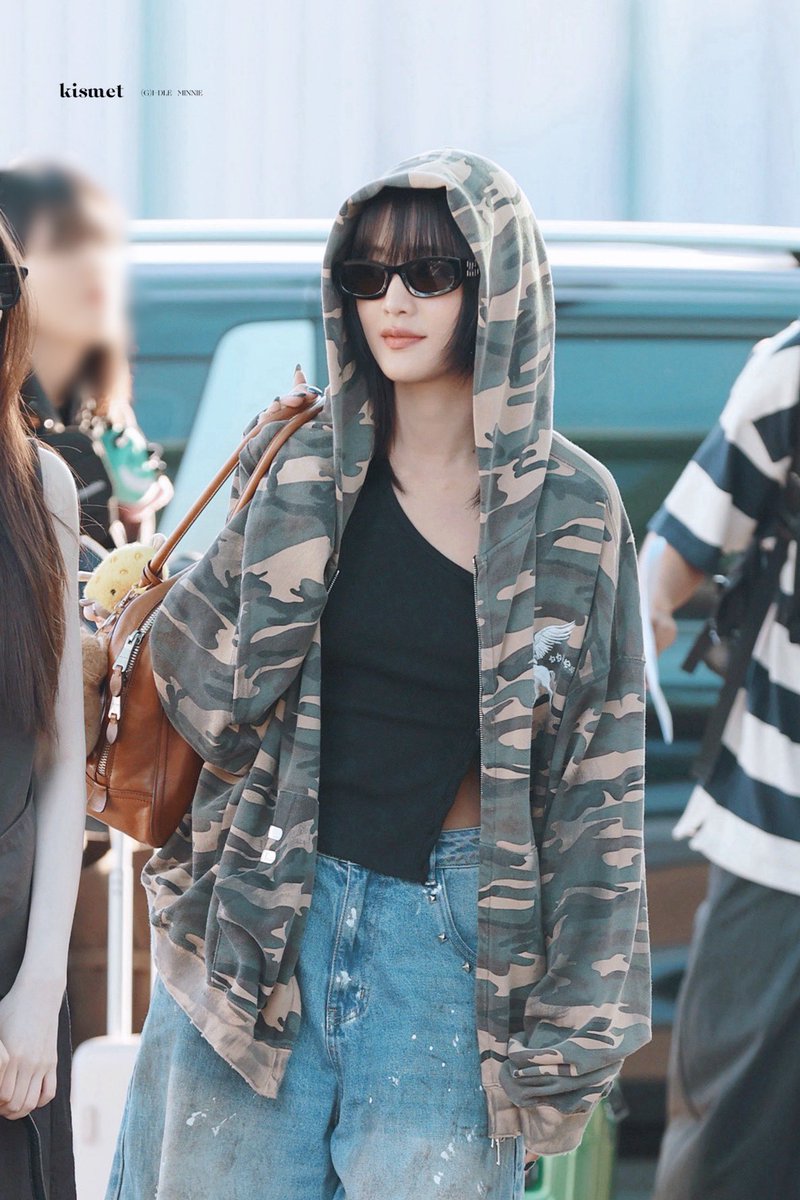 kataseoul's tweet photo. Celeb Fashion
• Who : #아이들 #민니
• Where : 260626 공항패션
• Brand : #로딩룸 #LOADINGROOM
• Item : ASYMMETRICAL TANK TOP (BLACK)
출처 - 팬 X (KISMET_MN)
#IDLE #MINNIE https://t.co/7Rf78qDFqy