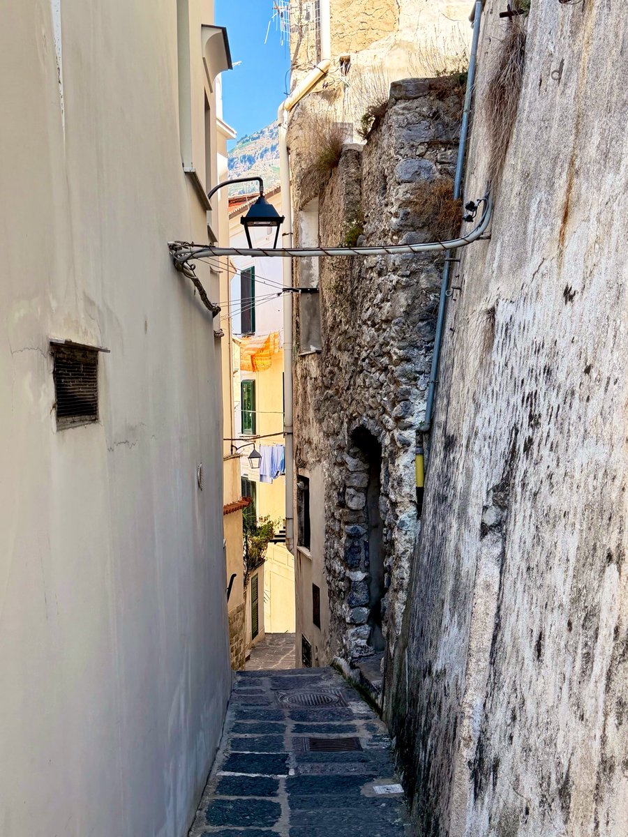 atoohugeworld's tweet photo. Amalfi 🍋

Tu nesmiem pribrať 🍦🍹ak sa chcem prechádzať všetkými tými uličkami 🤌 https://t.co/BqaXVdwCTq